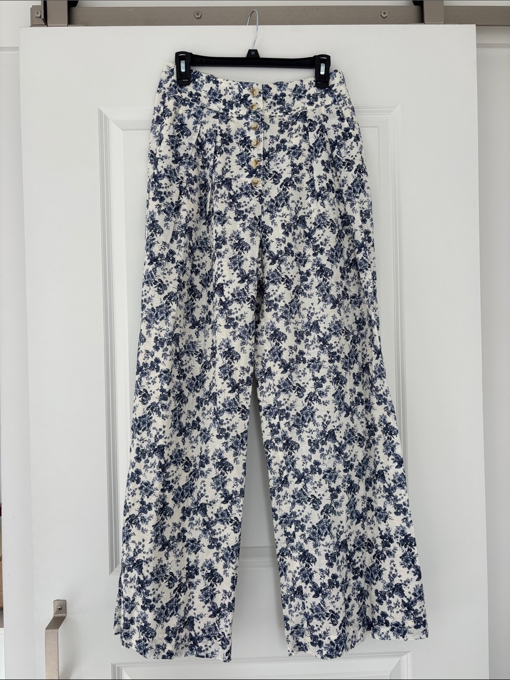 Chelsea and violet printed pants 
60% Linen
40% Cotton